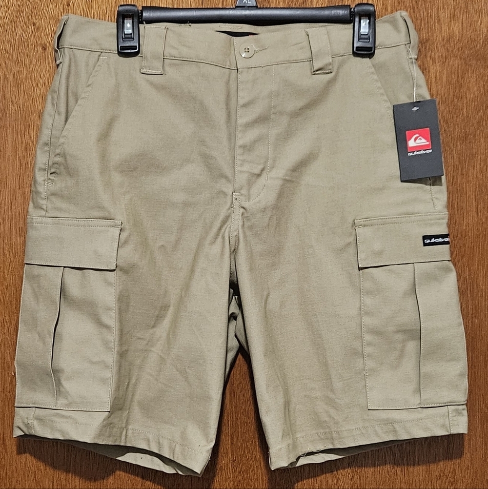 Quiksilver Men's Cargo Shorts – Classic, Versatile Style / Size 30